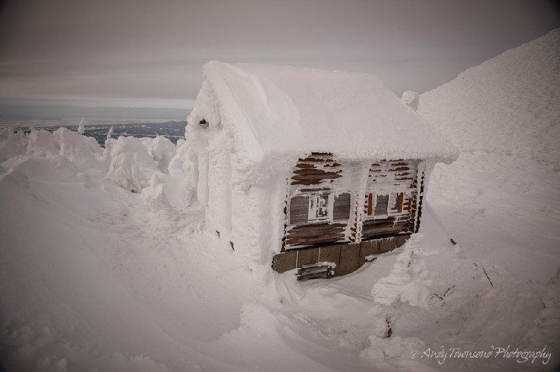 This rime-covered hut sits on the col between Mt Odake and Mt Idoake and provides emergency shelter in the winter.