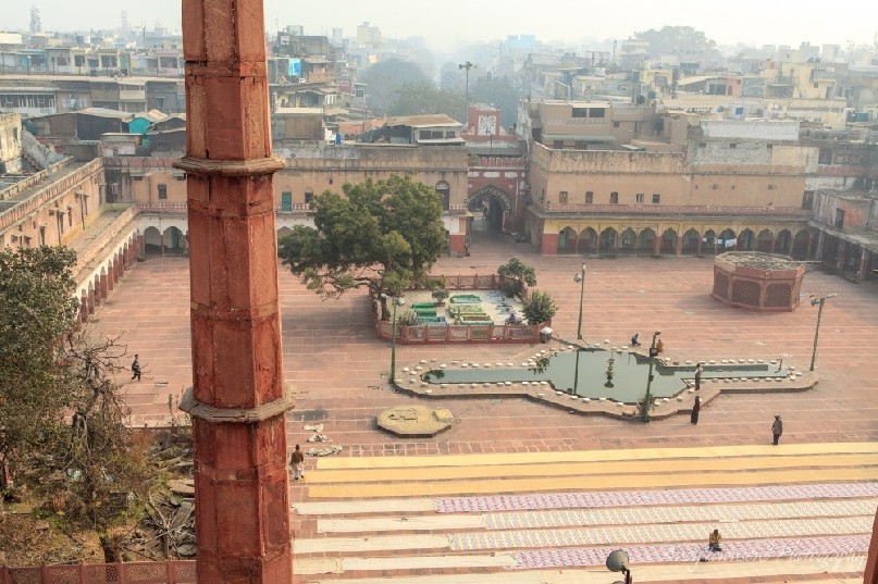 Fatehpuri Masjid mosque and surrounding complex.