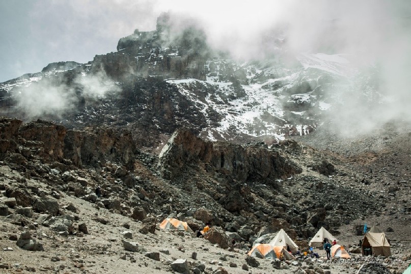 Tents and mountain mist at Arrow Glacier camp.